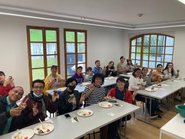 陽気なコロンビア人の来場者の方々に寿司づくりを体験してもらいました。