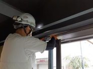 日々変化する街の中で、私たちが設置した自動ドアは、人々の安全な移動を支える『確かなインフラ』として機能します。現場で汗を流す技術者たちの確かな技術力と、社会貢献への熱い想いが、この街の当たり前を創り出しているのです。