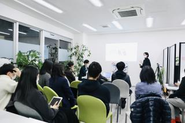チャレンジには支え合う横のつながりが不可欠なので、人生をシェアしたり、交流の機会をたくさん作ったりし、コミュニティビルディングも欠かさず行います。