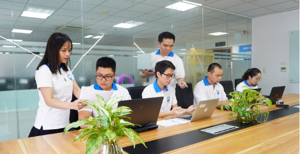 アウトソーシングとオフショアリング：現代のビジネス戦略