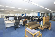 出社頻度は事業部ごとに決まっています。チームの成果を上げるためにパフォーマンスが最大化される働き方を選択しています。