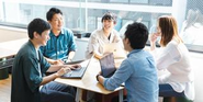 平均年齢33歳。職種・事業部をまたいだ自由なキャリアデザインも魅力の1つです