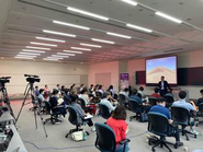 ヒューマンプラスが運営する講座のリアル会場の様子。オンラインで中継し、Zoomで受講することもできます。