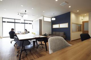 2026年5月現在186名が在籍。不動産会社とは思えないスタイリッシュな和モダンofficeを全国的に展開しております。SHELTER.ブランドも各地に展開しておりますが普段はフリーアドレスofficeでプロフェッショナルと部門を越えたコミュニケーションを可能にしています。