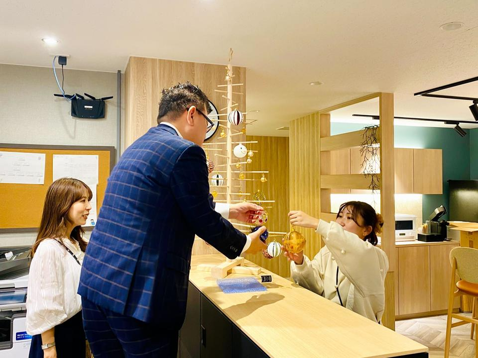 オフィスは既にクリスマスモード！今年はコンランショップさんの