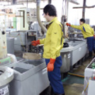 メッキ塗装作業現場の様子