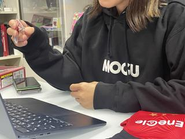 MOGUパーカーも支給致します！