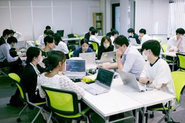 ITCOLLEGEの研修風景です。Webプログラミング/インフラ運用の実践力をつけるコースなど、様々な研修ラインナップをご用意しています。