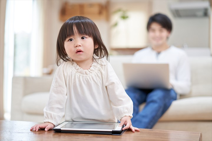 3日に成立。新設された男性用の出生時育児休業(産休)制度と弊社の産休・育休取得率。