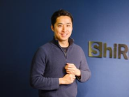 しるしは、ブランドエクイティの毀損を防ぎ、ブランド体験を最適化し、ブランドの成長を支援するため、消費者 / クライアント / プラットフォームに対して価値を提供しています。それも代表長井の原体験から来ており、ブランド成長に伴う、”ブランド毀損”は3者全てに害があり、それを食い止めたいと考えている。