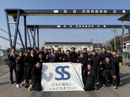 会社の仲間たちです！