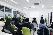 チャレンジには支え合う横のつながりが不可欠なので、人生をシェアしたり、交流の機会をたくさん作ったりし、コミュニティビルディングも欠かさず行います。