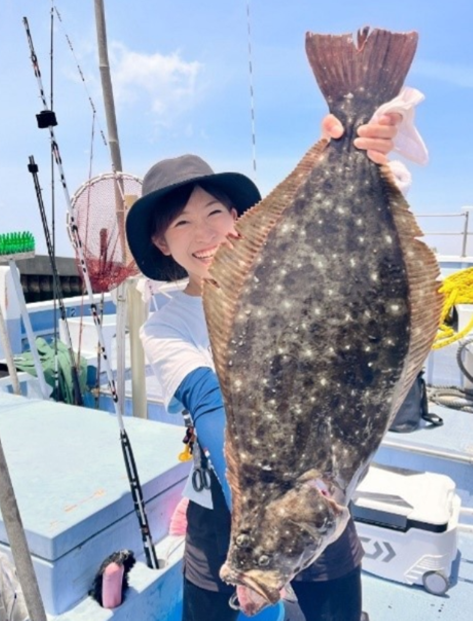 釣りガールの「りさ」さんを求人PRサポーターに迎え、”釣り好き採用”を