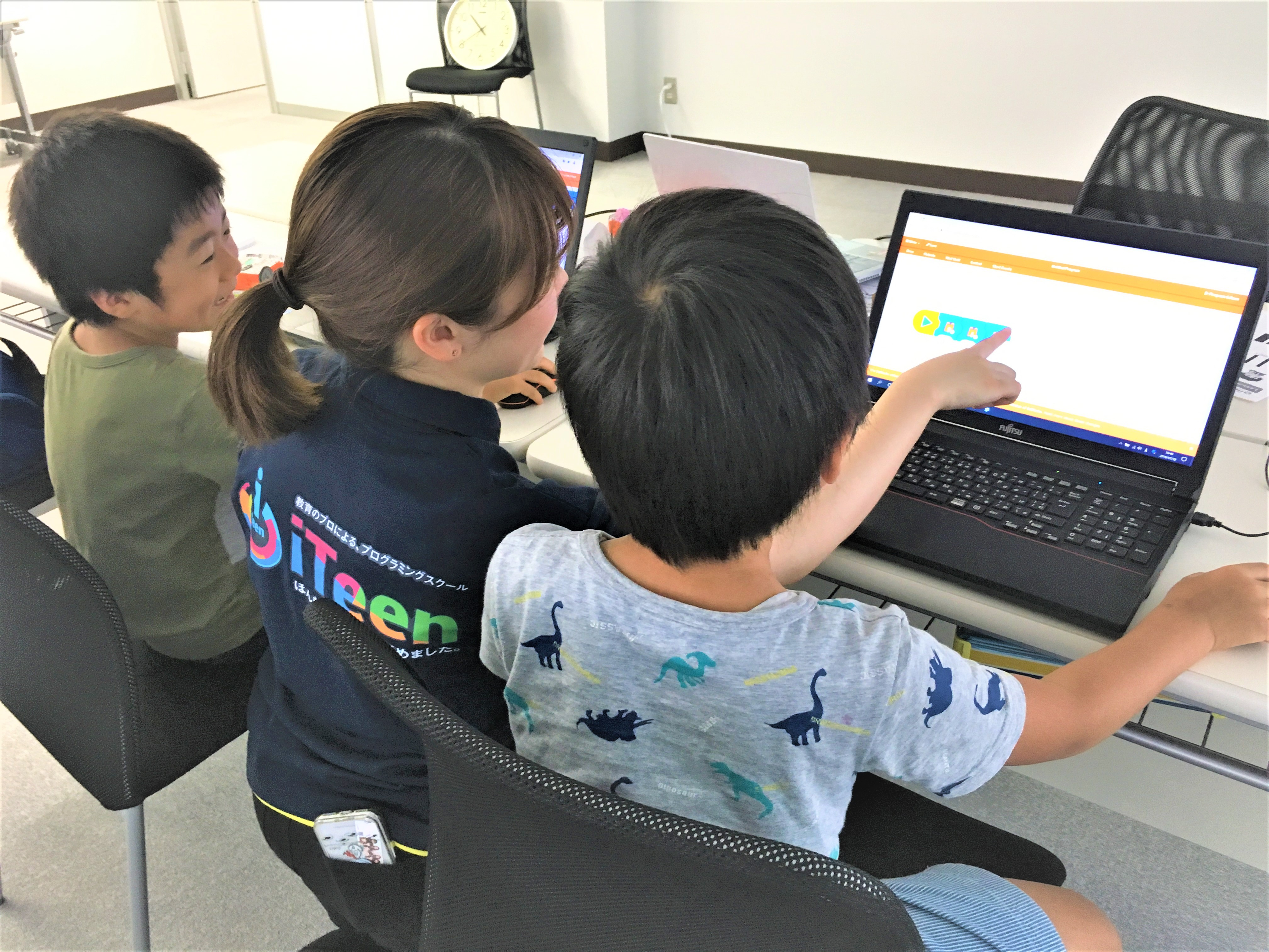 子ども向けプログラミング教室の先生のとある1日。