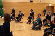 車いすバスケットボールチーム〈SAKAISuns〉と取り組んだコンテンポラリーダンス