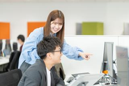部署の垣根は一切なし◎困っているメンバーにはみんなが声をかけてくれる環境です
