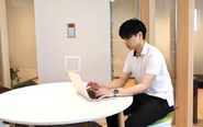1人用の作業ブースもあるので、気分転換に本社に来て業務をするエンジニアも◎
