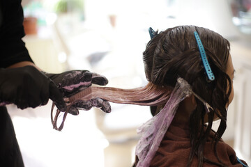 【サロン向け】白髪ぼかしカラー — “隠す”から“活かす”へ。大人世代に人気の理由とは？