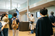 ComoNeクルー（アルバイト）によるツアーが毎日開催されています。
