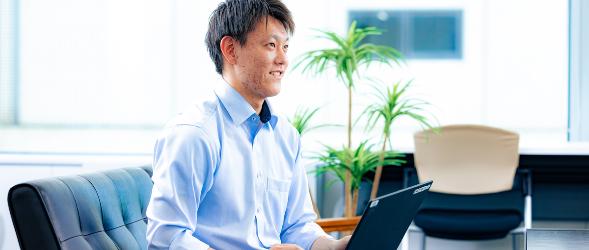 業務改善は、現場との対話から。傾聴と共感で信頼を築くITコンサルのキャリア