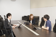 チームで積極的に意見を出し合って企画を立案していきます