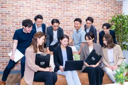 20代～30代の社員に関しても、役職であったり責任者の立場に立ってもらって、活躍し人間的にも成長できる環境です。