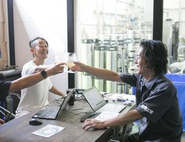 素敵な商品が創造された、それはまさに至福の至福の瞬間。新しいことへのチャレンジなので、このような場面には数多く、巡り合います。日本ではまだ市場がないKOMBUCHAも、純粋に美味しくて、なおかつ腸内環境が素敵になる。他にもCold Pressed Juiceや自営のカフェで毎日焼かれるベーカリーも、誰もが感動する、環境を素敵に創造するプロダクトが日々、創造されます。