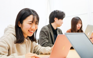男性と女性の比率は4：6。いつも賑やかです！