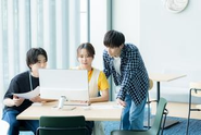 音声認識と、認識されたデータの整理・分析、また、機械学習モデル構築から使いやすいインターフェースの追求まで、それぞれに強みを持ったメンバーのチームワークが強み。
