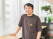 代表の西原。様々な経歴を持ちます