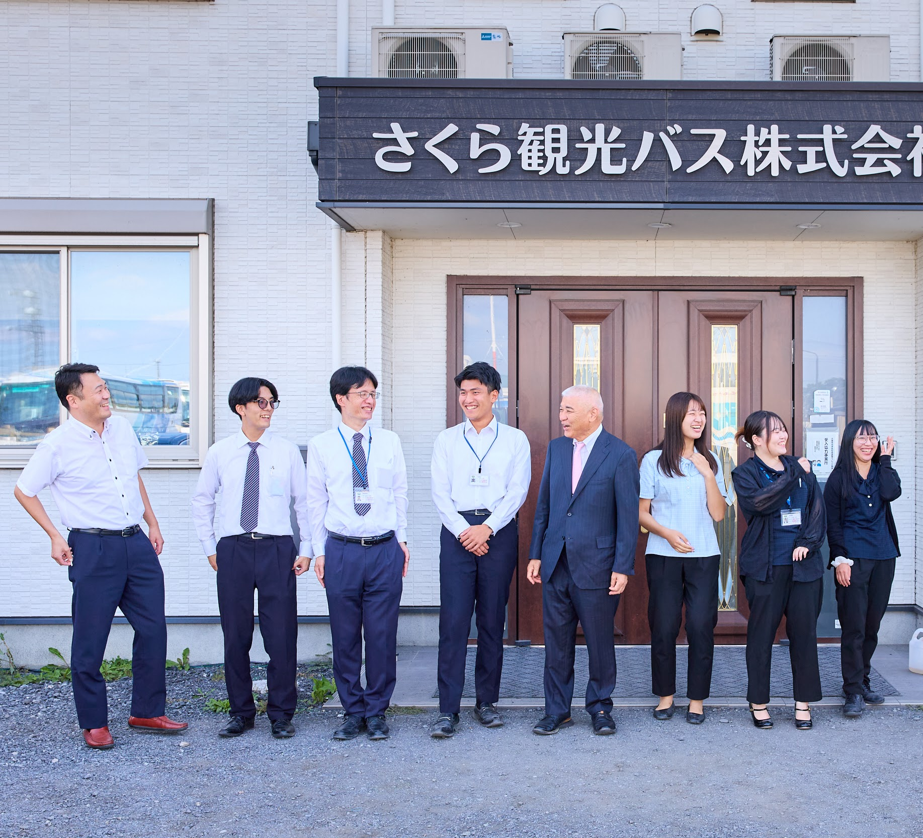 【独り立ち約1ヶ月】異業種出身者がプロになる！さくら観光バスの免許支援と温かい社風（接骨医院院長、電気工事士も活躍）