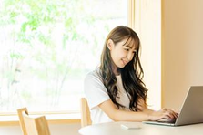 駅徒歩1分！自宅から参加もOK！子育て世代の多い環境でアシスタント募集中！