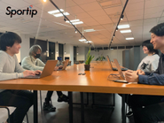 Sportip本社は丸の内線本郷三丁目駅約徒歩1分の場所に位置しています。