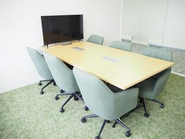 社員・アルバイト問わず、誰でも利用できる会議室を複数完備しています。