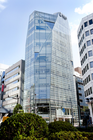 青山にある総合医療施設「徳真会クオーツタワー」