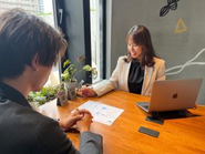 面談スペースもカフェのようにオシャレで広く話しやすい空間です♪