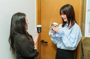社員同士は和気あいあいとした雰囲気で、わからないことも聞きやすい環境が整っています！