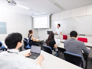 研修は止められない現場。だから専任のポジションを新設しました