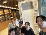 ”自由を手に入れて前向きな人でみたす” という理念のもとプログラミング経験者から未経験者まで幅広いバックグランドと個性を持つ社員が活躍しています。