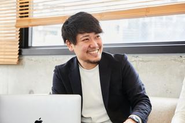 代表の渡邊はfreeeやDropboxでインサイドセールスやエンタープライズ営業を経験。