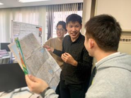 社内には地図がいっぱいですが地図の会社ではありません。。