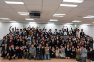 【イベント後の集合写真】毎日学生に囲まれて過ごす会社です！