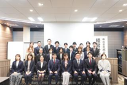 全員で未来を共有する経営計画発表会。立場を超えて意見を交わし、共通のゴールに向かって進むカルチャーがあります。