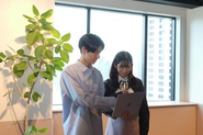 キャリアは関係なく、社長や先輩、新人みんなが個人の意見を拾いあげる、風通しの良い関係性です。