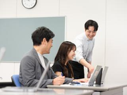 自社の研修を活用して、お客様と対等に話す土台を作る