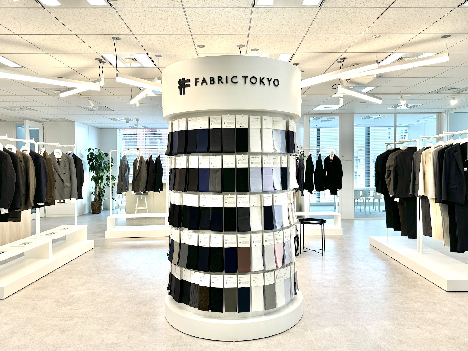 【オフィス紹介】ガラス張りの会議室で「オープン」なカルチャーを体現するFABRIC TOKYO原宿ショールーム