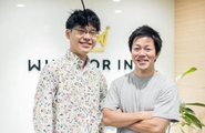 笑顔の代表取締役 芝辻（右）と取締役 斎藤（左）