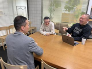 チームのミーティング風景