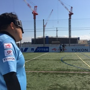 トーコンはブラインドサッカー男子日本代表スポンサー。障がい者と健常者が当たり前に混ざり合う社会の実現を共に目指します。©JBFA/H.Wanibe