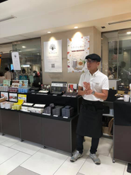 考えるだけ、ではもちろん足りません。お客様と実際に接することで得ることもたくさんたくさんあります。販売のために店頭に立つ、だけではなく、耳を傾けるために店頭に立つ。そしてそれが新しい取り組みにつながります。